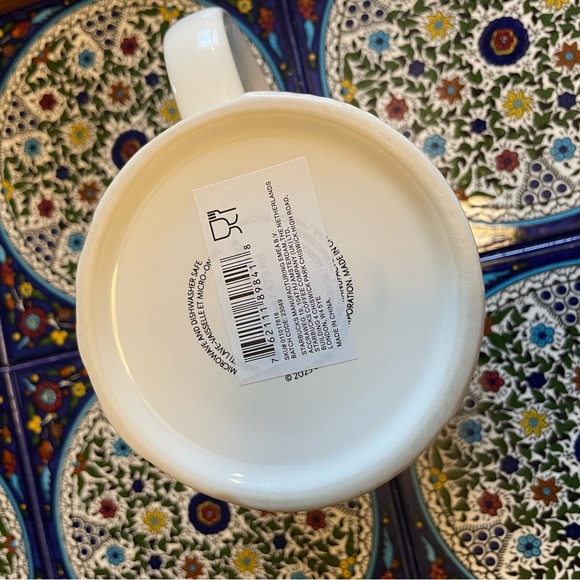 Starbucks PARIS Relief Mug - Picture 4 of 4